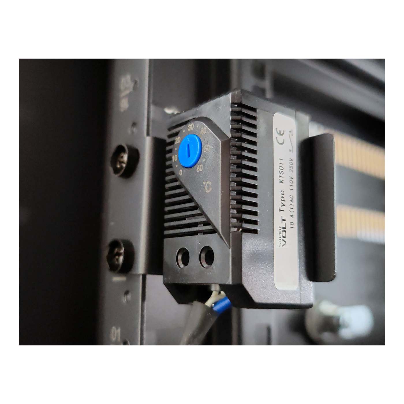 Gabinete 19" Pro Line con extractores de aire, 12U Image 14