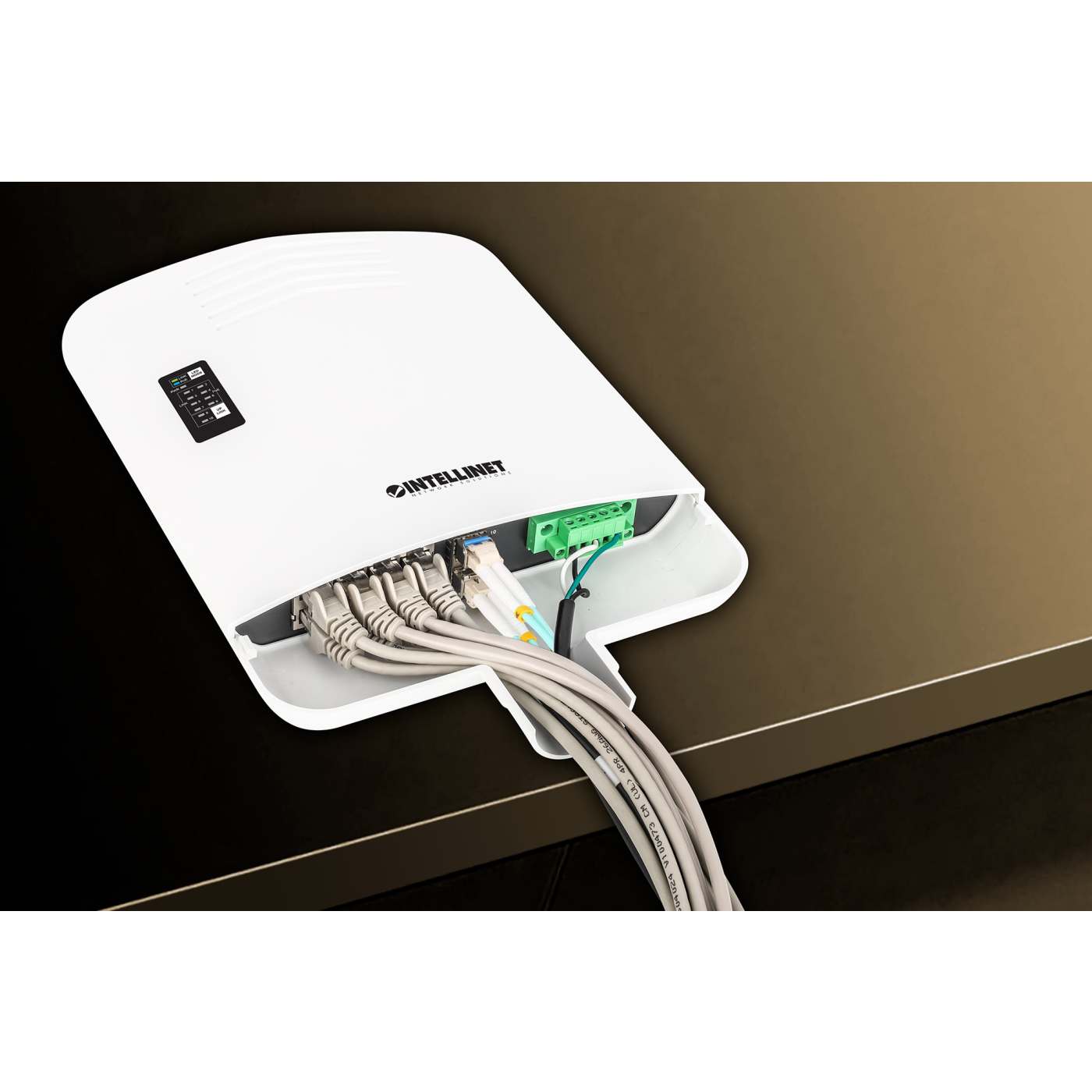 Switch para exteriores de 8 puertos Gigabit Ethernet PoE+ gestionable por web con 2 puertos SFP Image 10