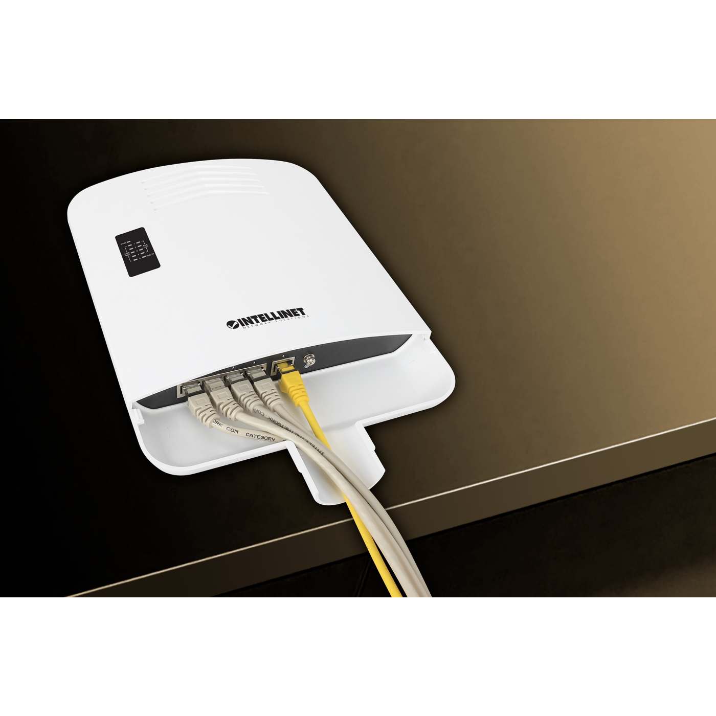 Switch PoE+ de 5 puertos Gigabit para exteriores, puerto de alimentación por PoE y 4 puertos de paso PoE+ Image 9